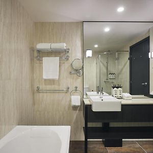 One-Bedroom Apartment Twin Beds